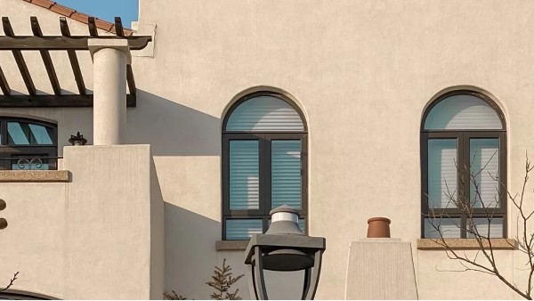 你還在購(gòu)買看起來(lái)沒(méi)問(wèn)題但不實(shí)用的鋁木復(fù)合門窗嗎？