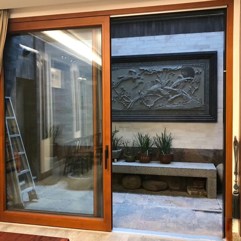 嚴(yán)嚴(yán)冬日里選擇保暖的鋁木復(fù)合門窗有多重要？