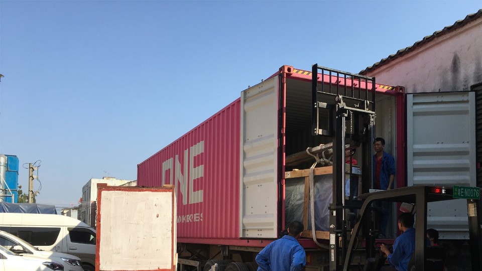 私家別墅豪宅定制的高端鋁合金門窗即將被送出國！