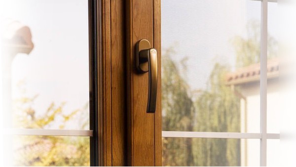 【樓上樓門窗】新加坡酒店門窗工程專業(yè)供應廠家裝柜啦！