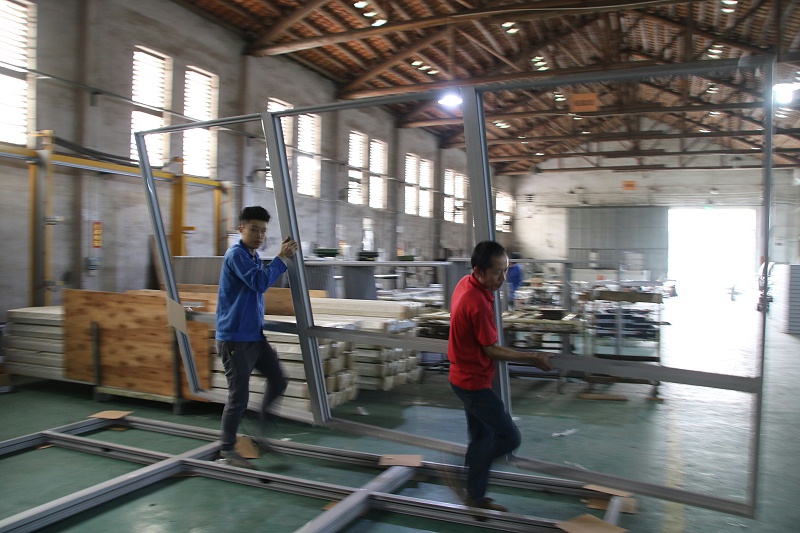 自從用了這種鋁合金門窗家里的電費(fèi)大大減少了！