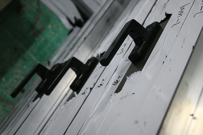 樓上樓高端門窗-鋁合金門多少錢一平米？